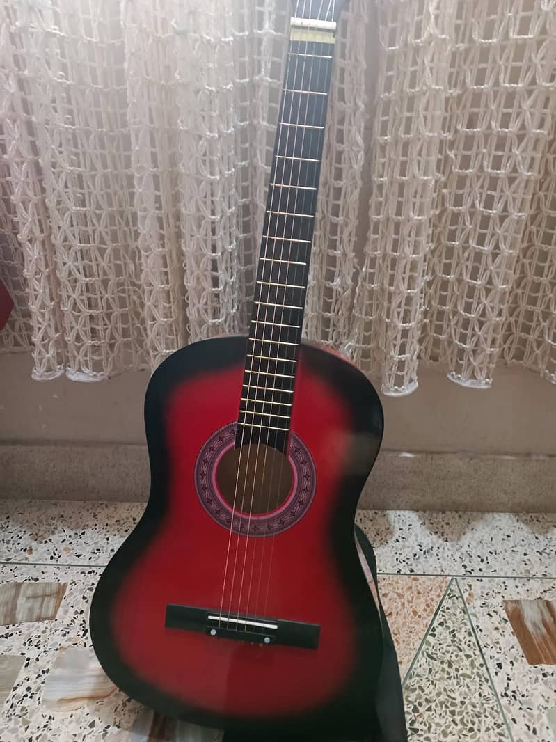 Basic guitar for beginners, with bag ,capo and extra string. 6