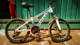 sports cycle with limited edition rim