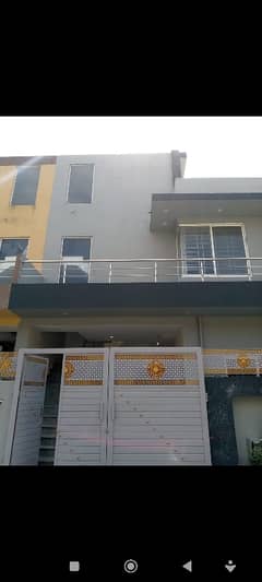 Ideal 5 Marla House Available In B-17