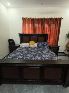 King bedset with 2 side table and dressing table