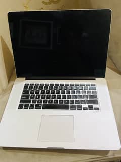 Macbook Pro 2015 Core i7 15" inch Cycle Count 126