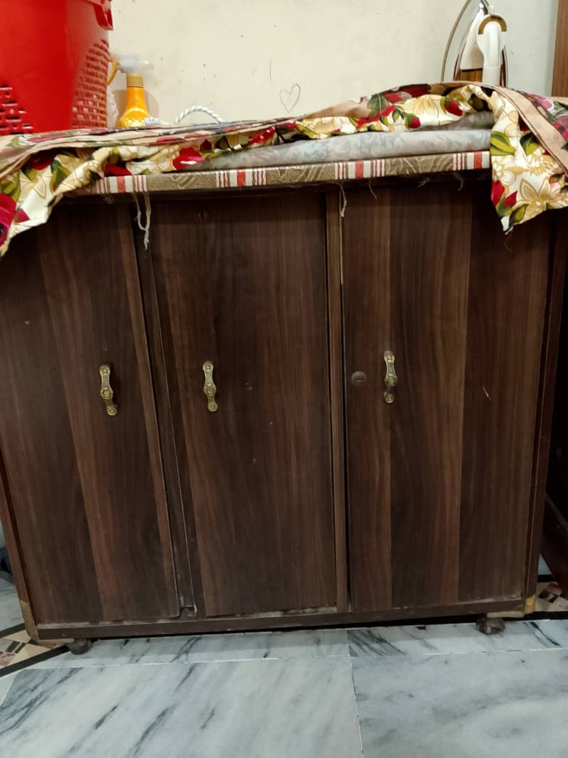 Istaree stand for sale used but new condition if any one interestemee 0