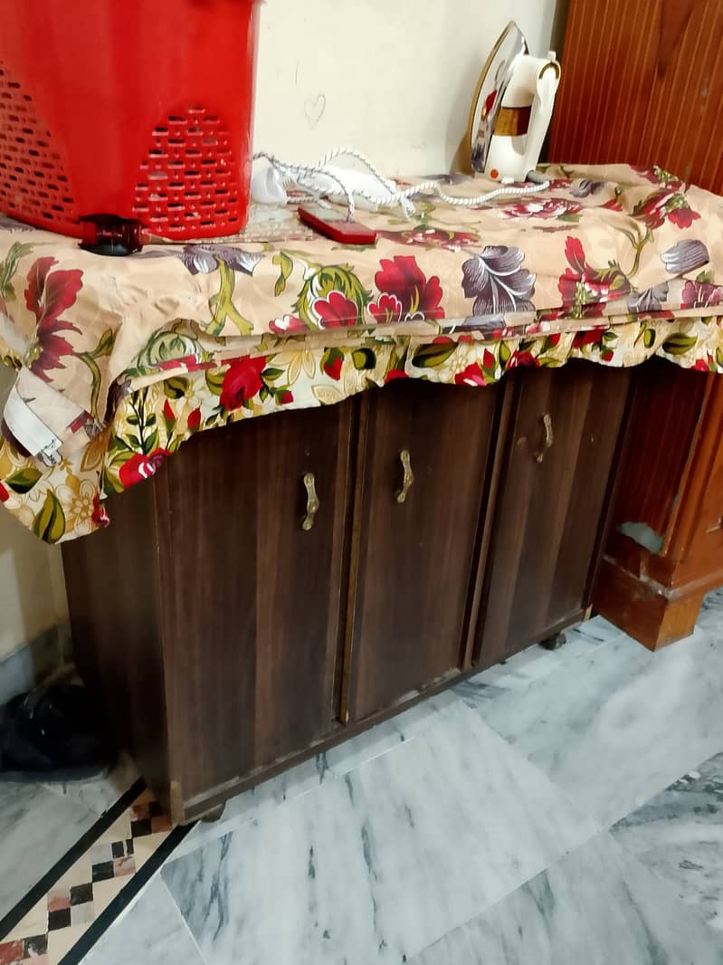 Istaree stand for sale used but new condition if any one interestemee 2