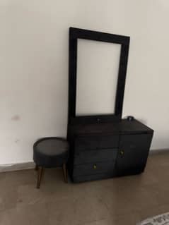 bed set with side table dressing and chairs