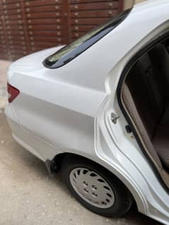 honda city idsi gari total geniune hai sirf half bonet pr touching hai