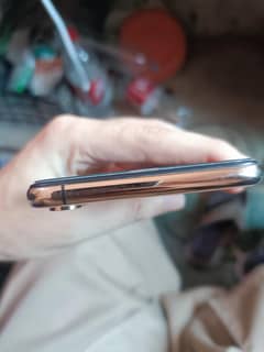 XS