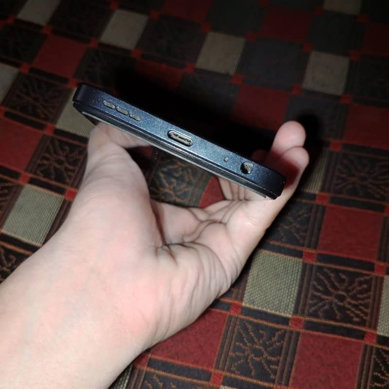 10/10 condition mobile with Complete box 2
