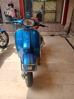 Vespa Scooter 1984/2014