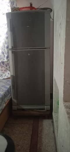 medium fridge for sale all OK hy ab new lani hy