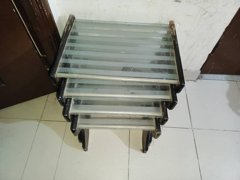 set of 4 tables 0