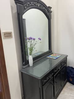 Dressing table