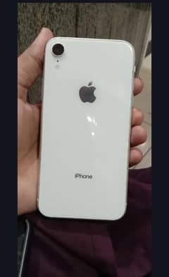 Iphone xr factory unlock 128 gb just like a brand new phone