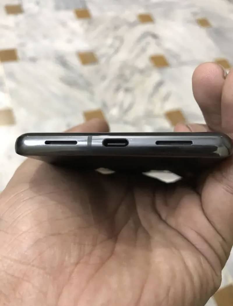 Googles Pixel 7pro 12/128GB 10/10 condition 6