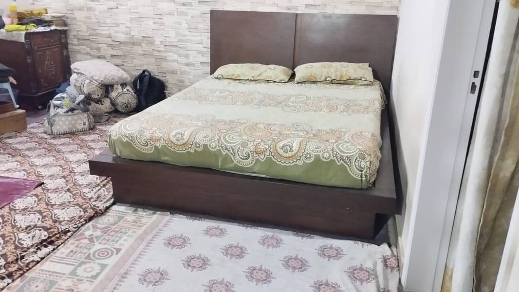 Bed with spring mattress and 2 side tables 2