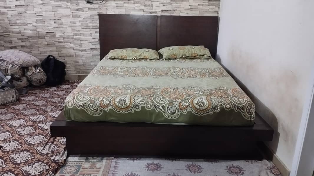 Bed with spring mattress and 2 side tables 5