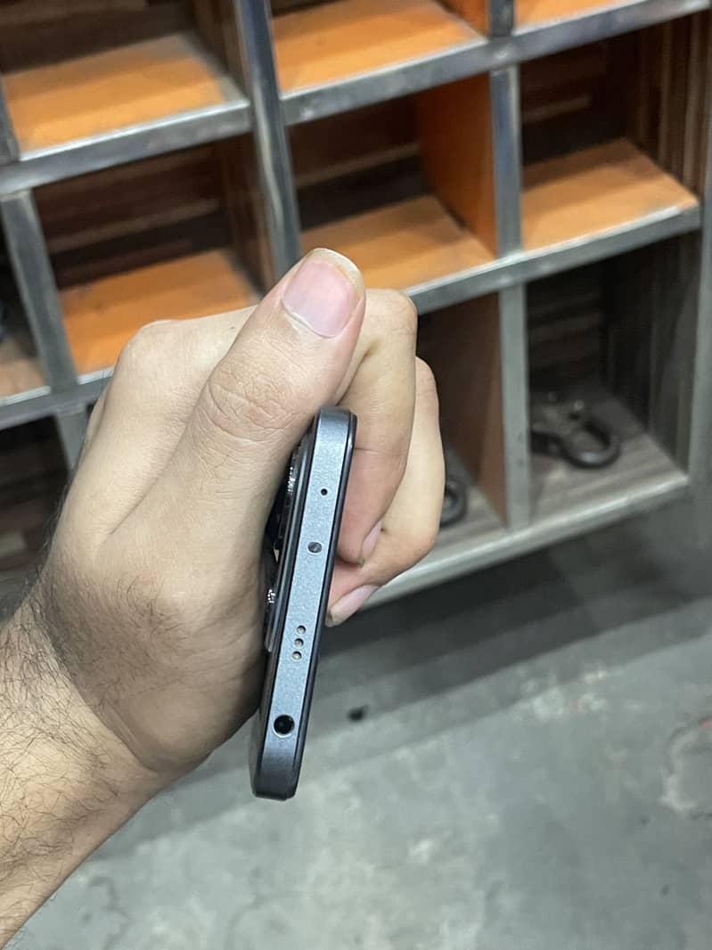 Redmi note 14 8 +8 ram 256 memory only 40 days use box charger pak 7