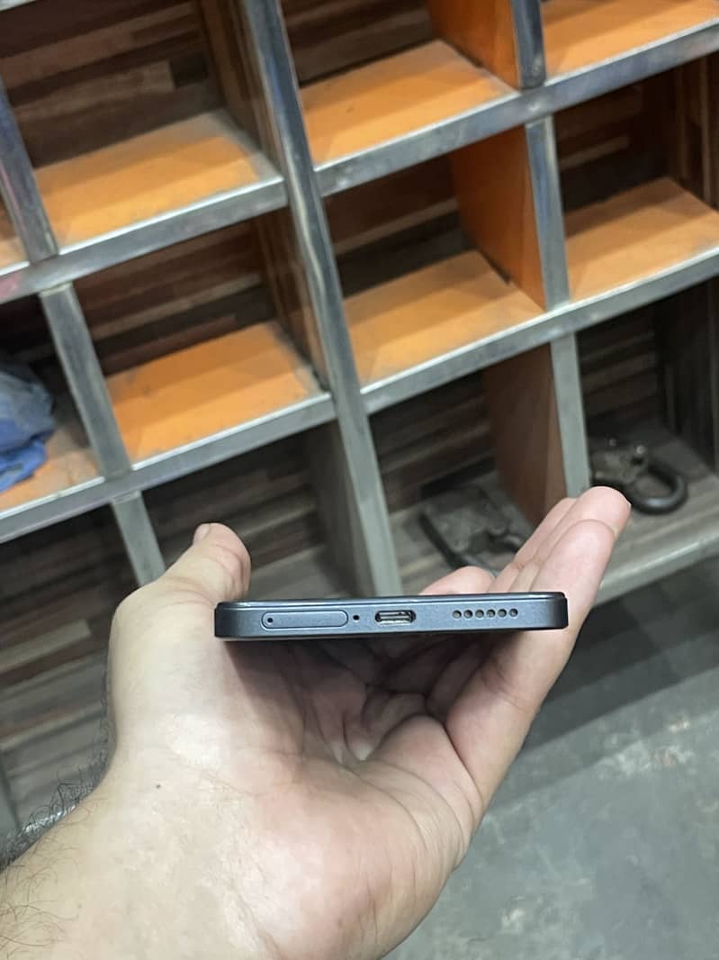 Redmi note 14 8 +8 ram 256 memory only 40 days use box charger pak 8