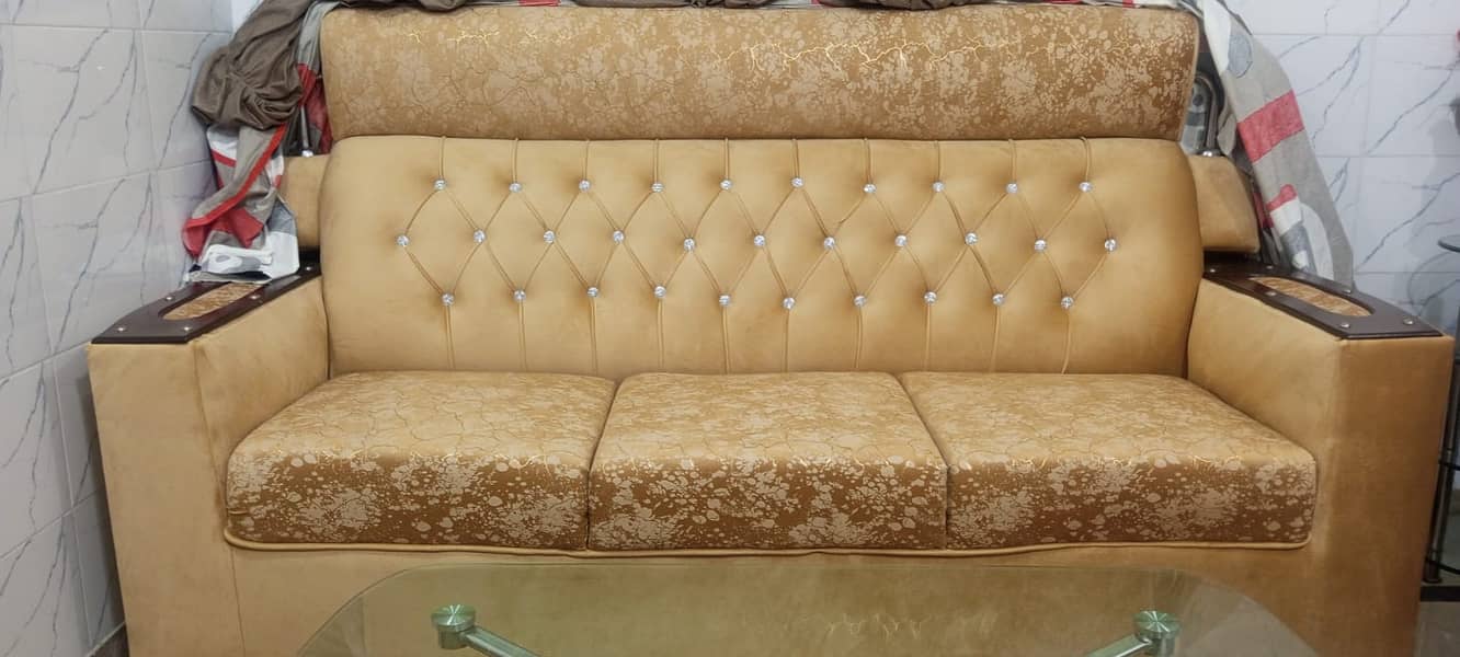 Complete sofa set with center Table 1