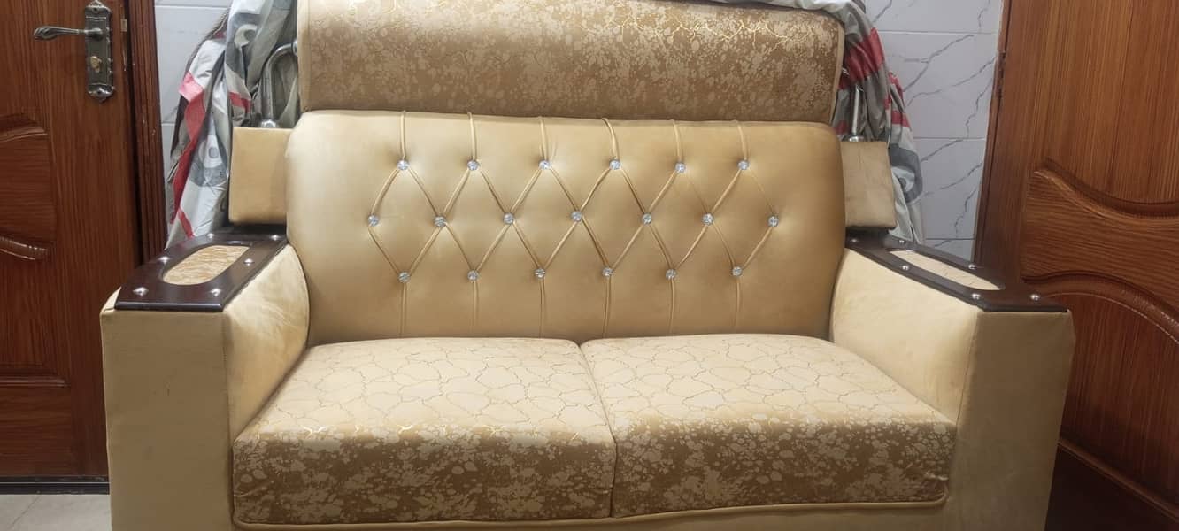 Complete sofa set with center Table 3