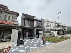 10 Marla Modern House For Sale In Very Hot Location