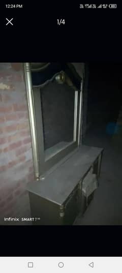 DRESSING MIRROR TABLE