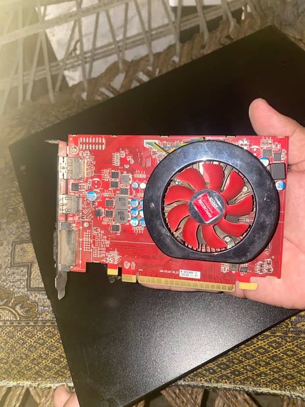 AMD Radeon (TM) R9 360 ddr5 128 bit 0