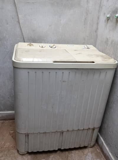 washing machine for urgent sale 03,1*3-8-2*8+5.6. 0.9