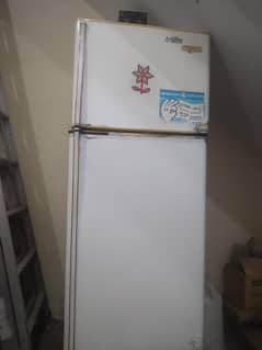 Kelvinator fridge with stabilizer