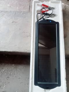 solar panel bahir k hai yeah car ki battery charge karta hai