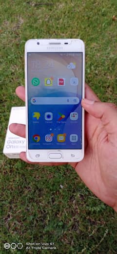 SAMSUNG ON 5 10/9 condition 32 gb