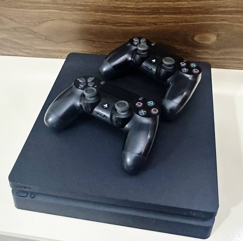 PS4 with 2 controllers with box and cables 3