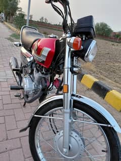 I am selling my new bike honda 125 self start