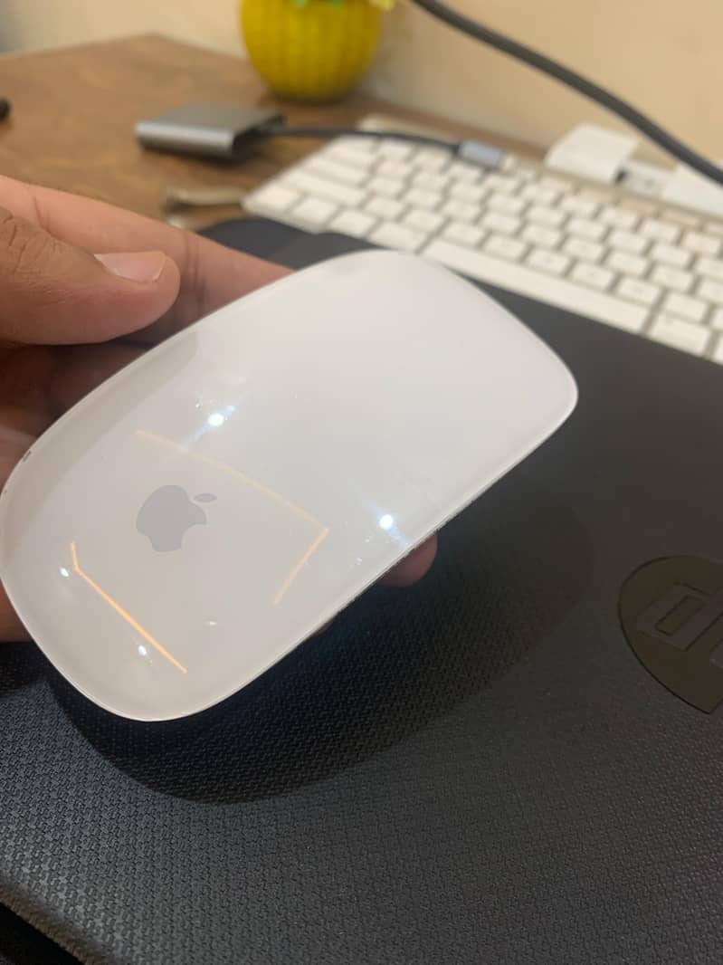 Apple Magic 1 wireless keyboard and mouse set 1
