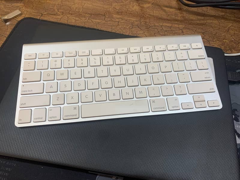 Apple Magic 1 wireless keyboard and mouse set 2