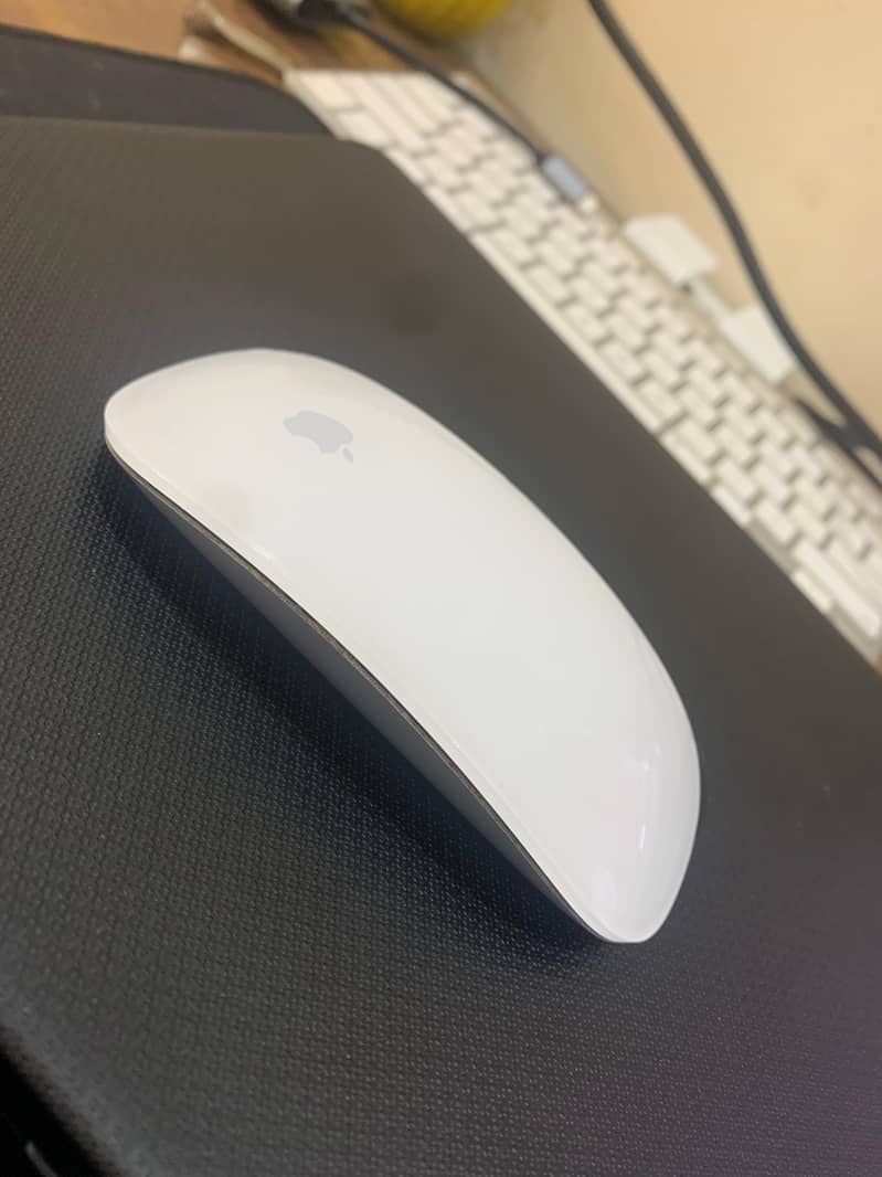 Apple Magic 1 wireless keyboard and mouse set 3