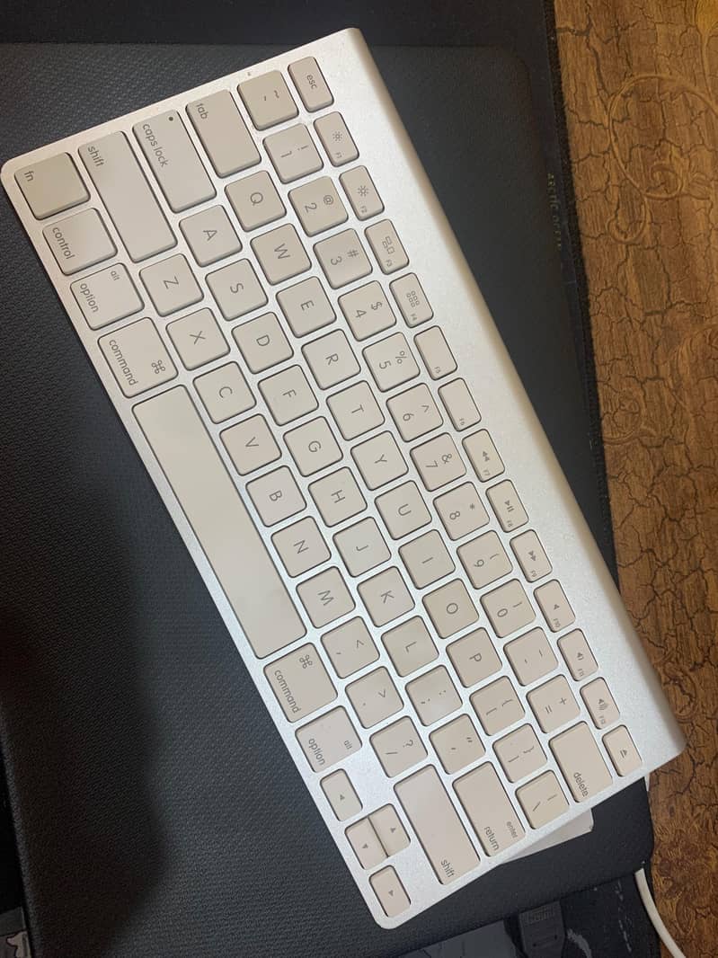 Apple Magic 1 wireless keyboard and mouse set 5