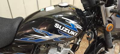 Suzuki GS 150 black color Bio  matic  majood ha