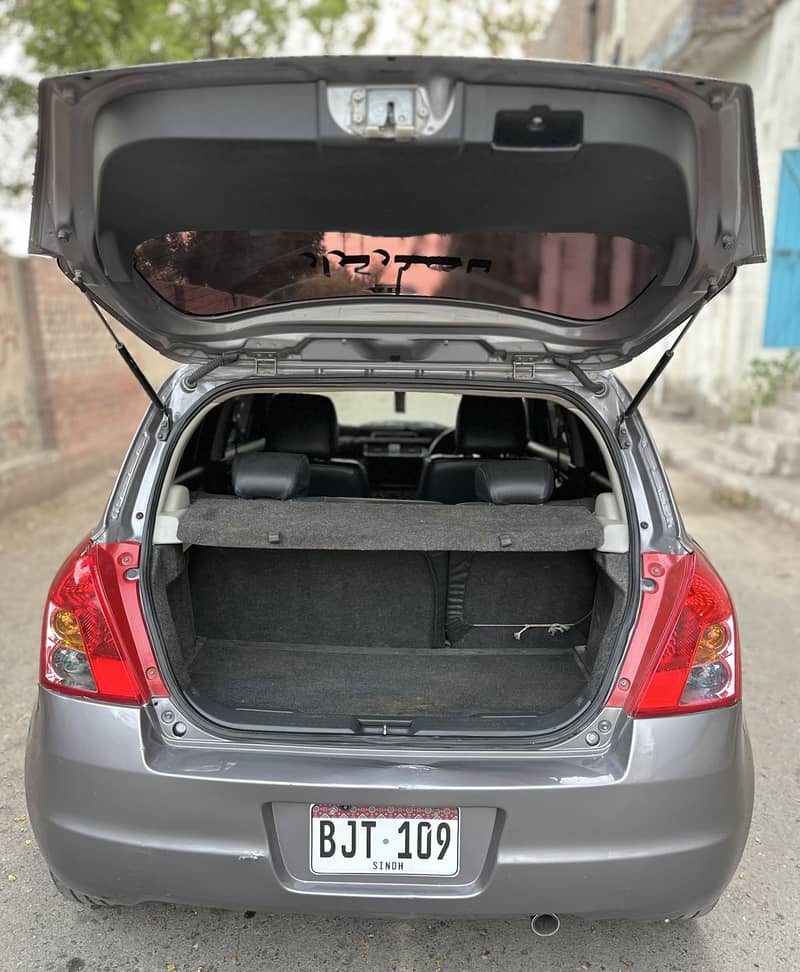 Suzuki Swift DLX 1.3 Navigation 2017 Model. 18