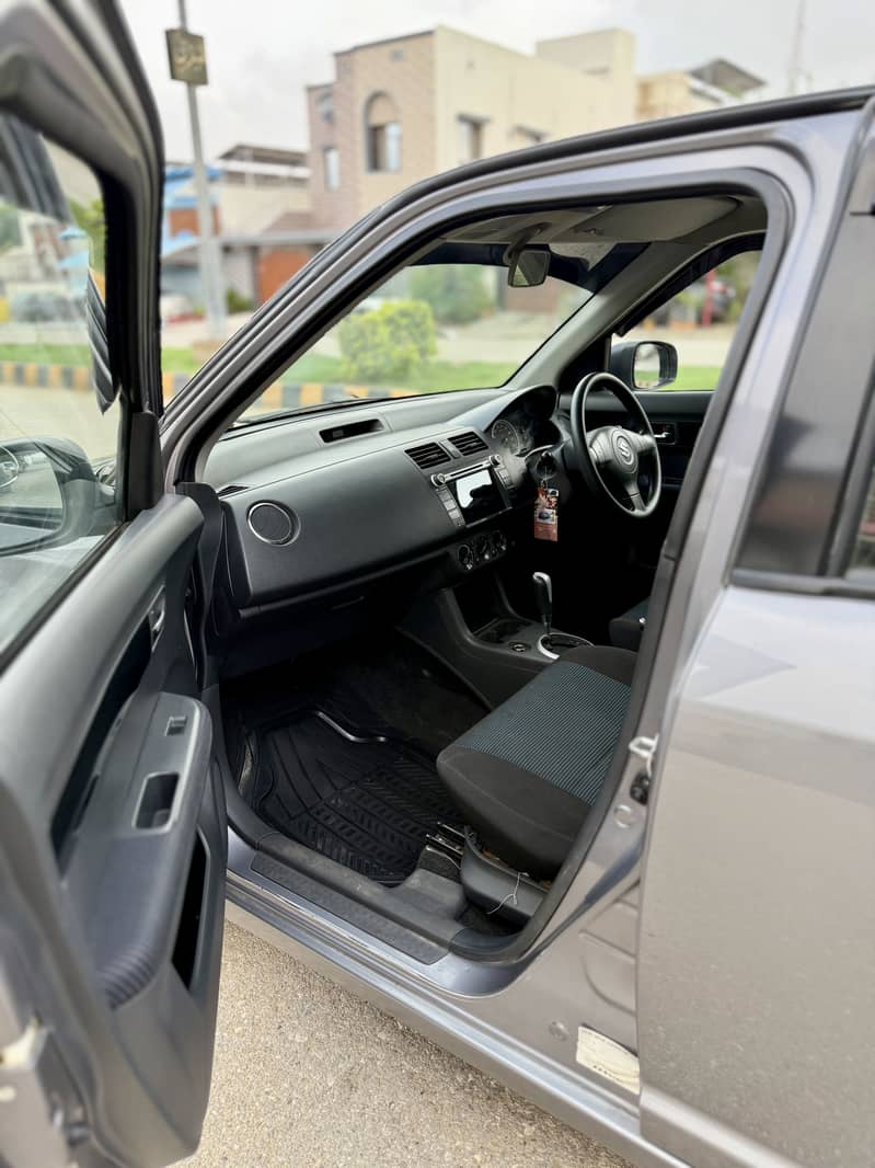 SUZUKI SWIFT TOP OF THE LINE AUTO DLX NAVIGATION EMINENT CONDITION 9