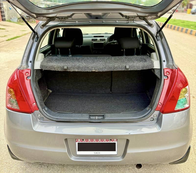 SUZUKI SWIFT TOP OF THE LINE AUTO DLX NAVIGATION EMINENT CONDITION 10