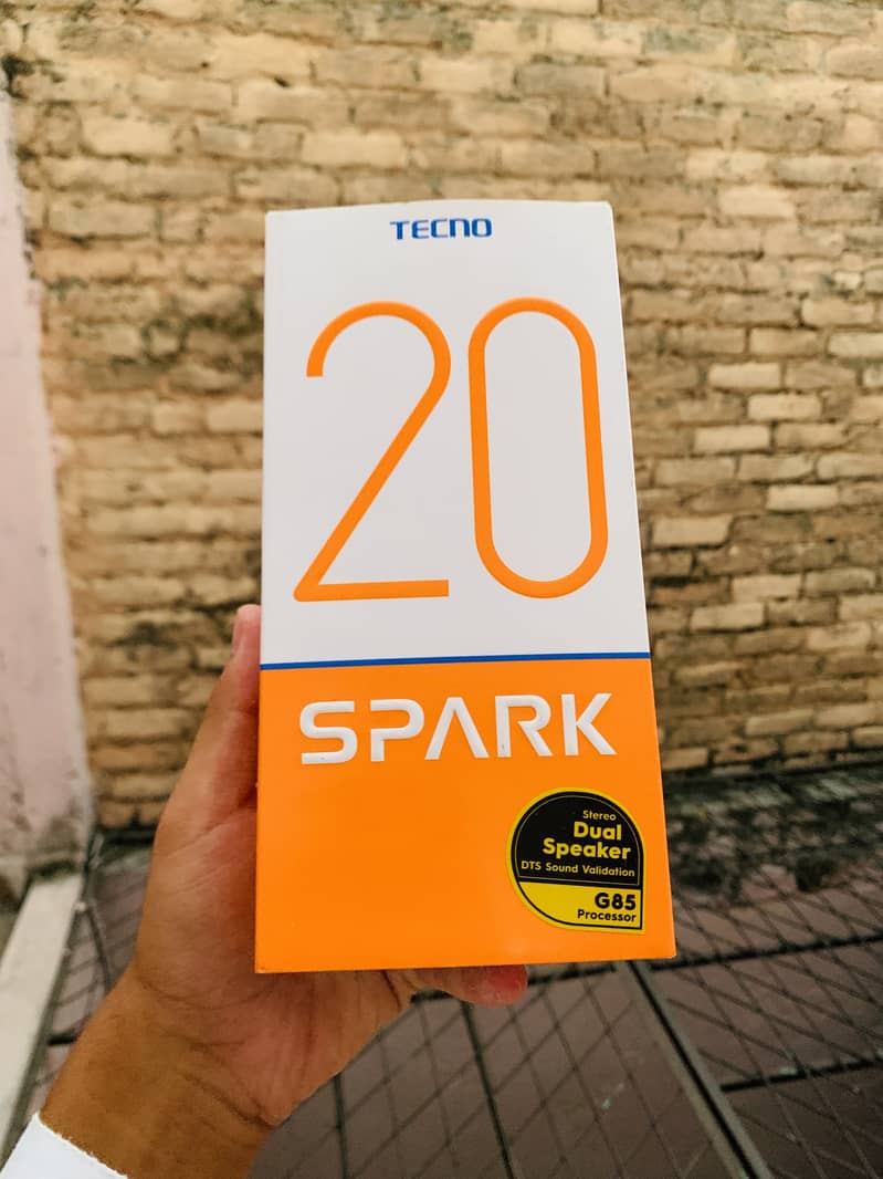 Techno spark 20  8+8/256 front glass break all ok 10/10 read dec 2