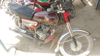 125 bahut acchi condition mein hai