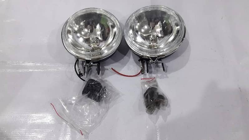 Universal Light in White Color 8010