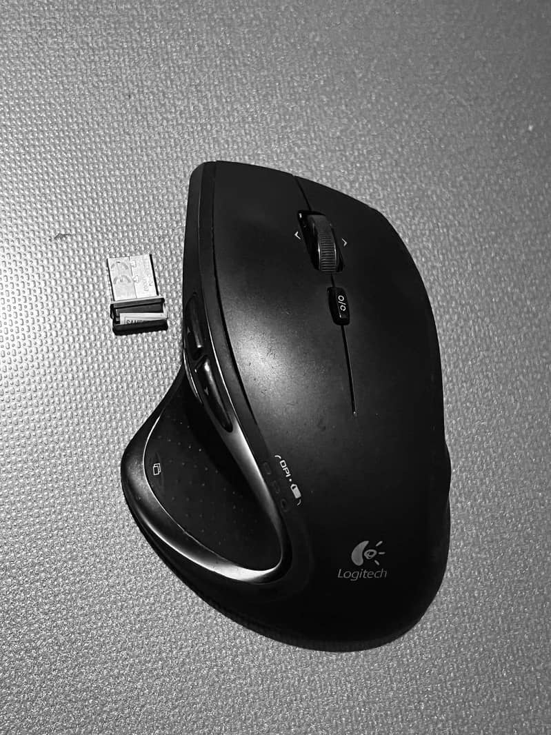 Logitech Mx Performance Wireless Mouse - Rechargeable - Like New 0