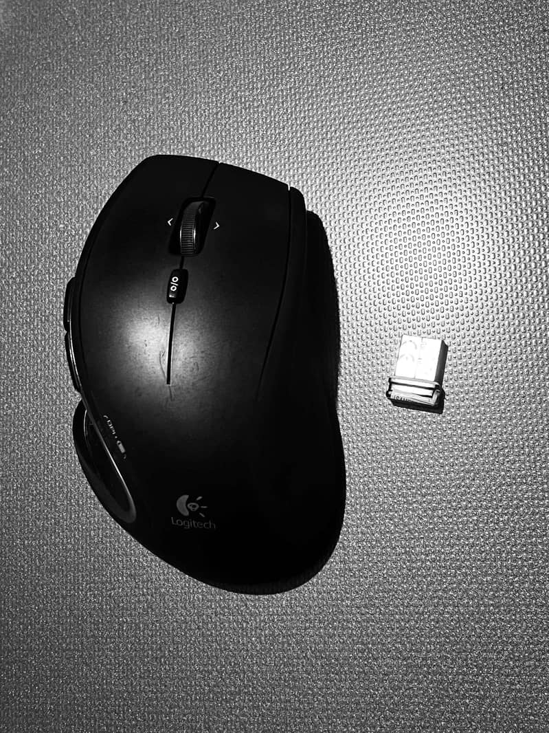 Logitech Mx Performance Wireless Mouse - Rechargeable - Like New 2