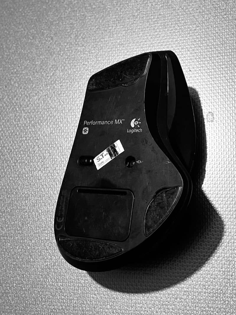 Logitech Mx Performance Wireless Mouse - Rechargeable - Like New 3