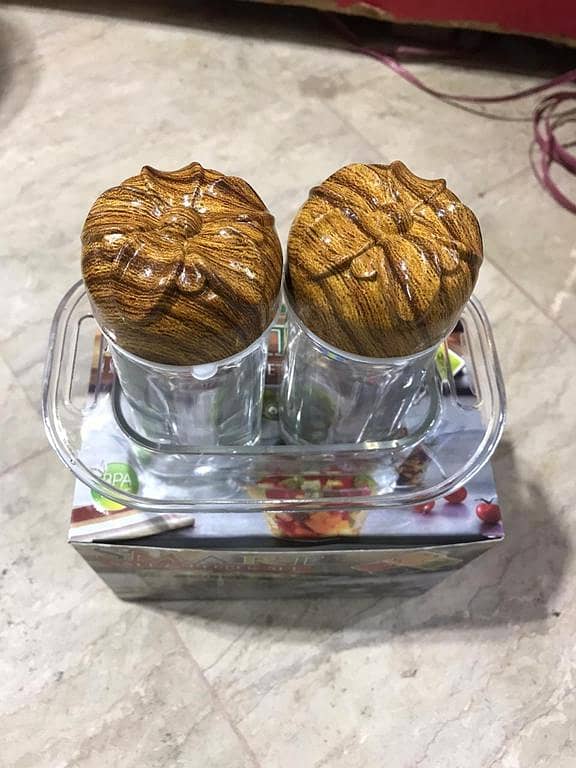 Salt and pepper set