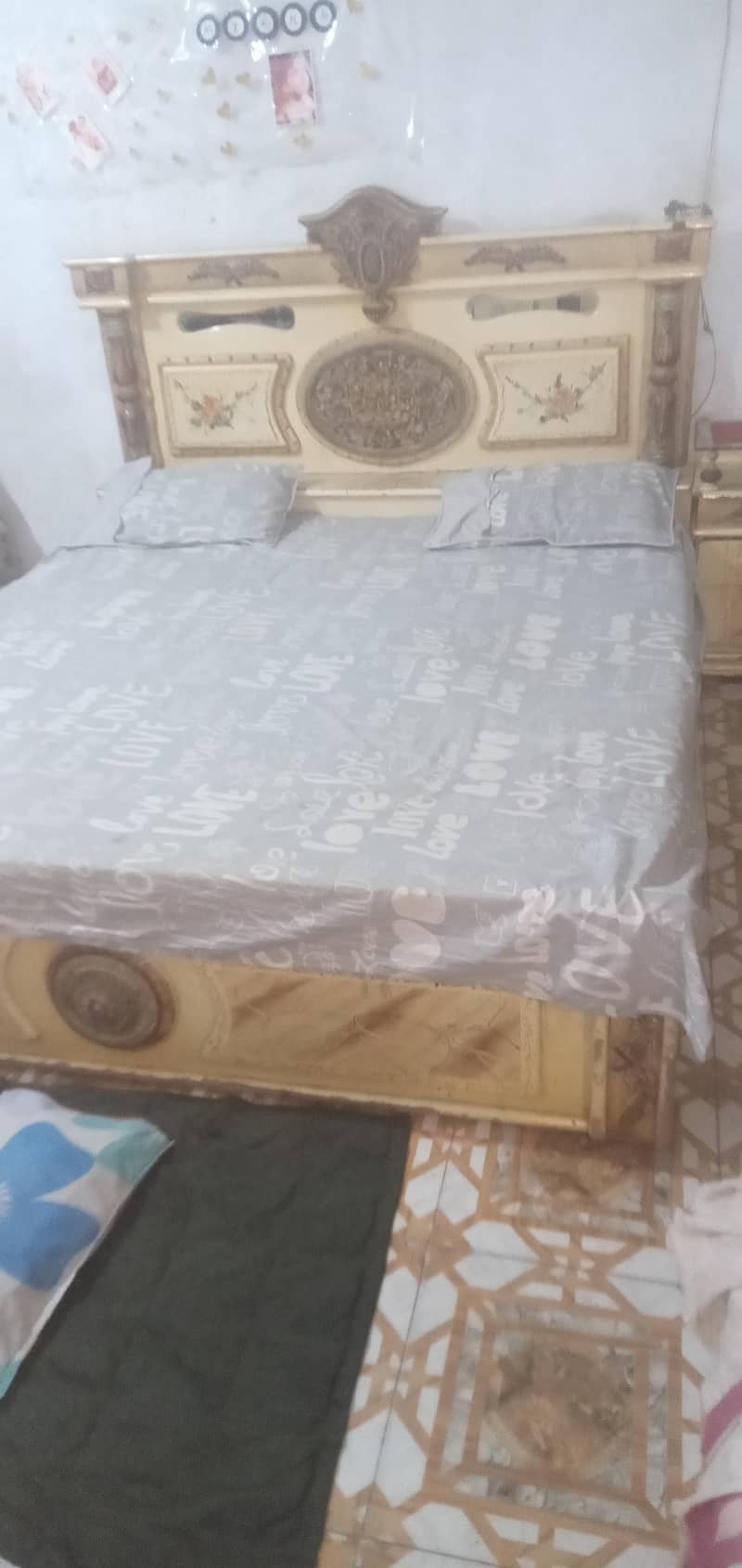 deco bed with 2 side tables and dressing tablea and cabned 0