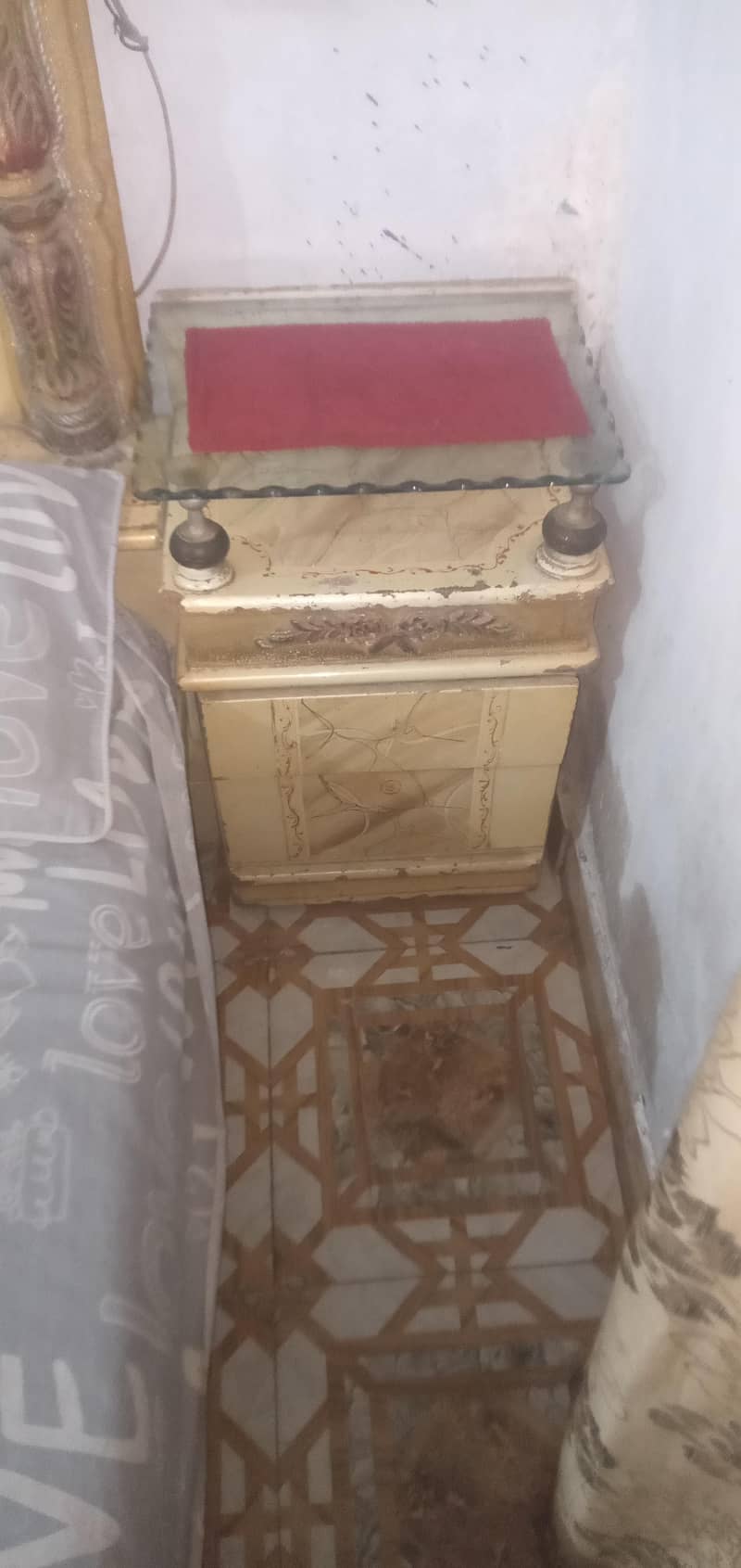 deco bed with 2 side tables and dressing tablea and cabned 2