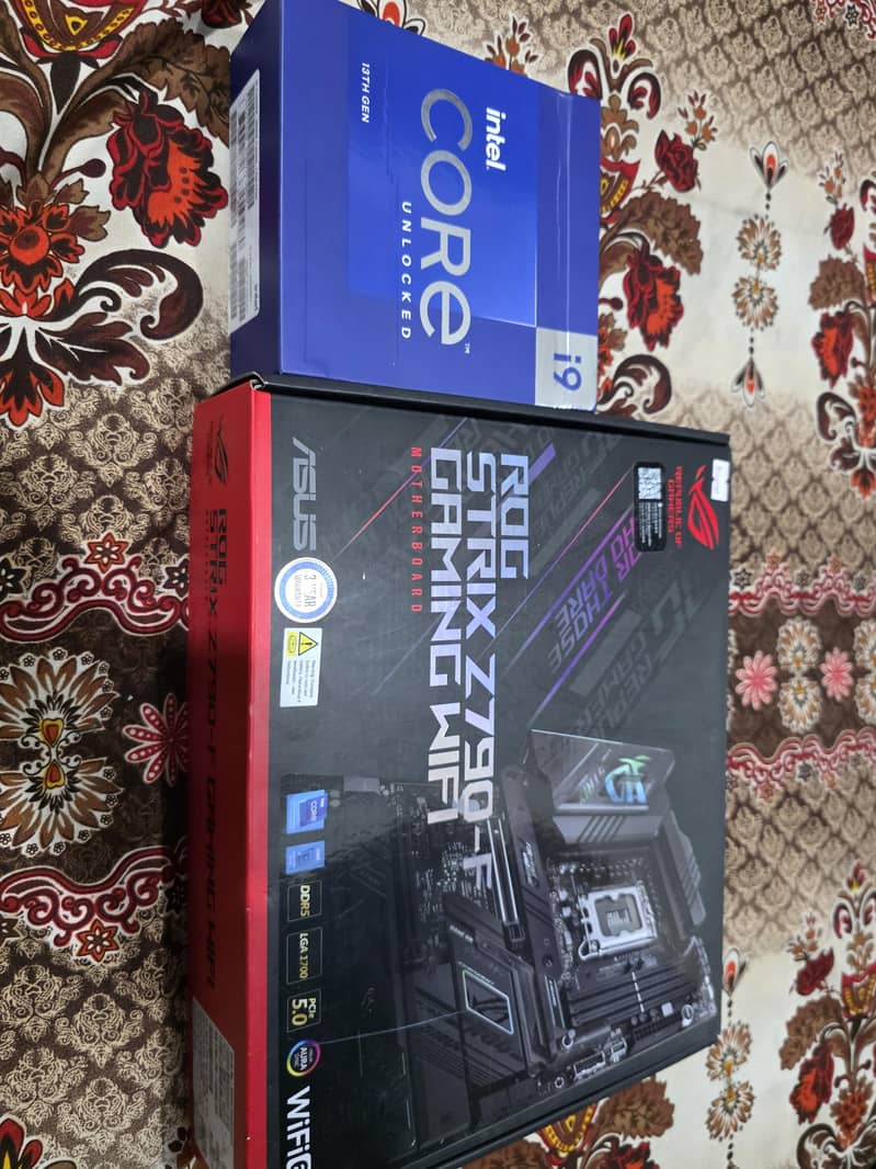 13900k with box ROG STRIX Z790-F GAMING WIFI box with box 0